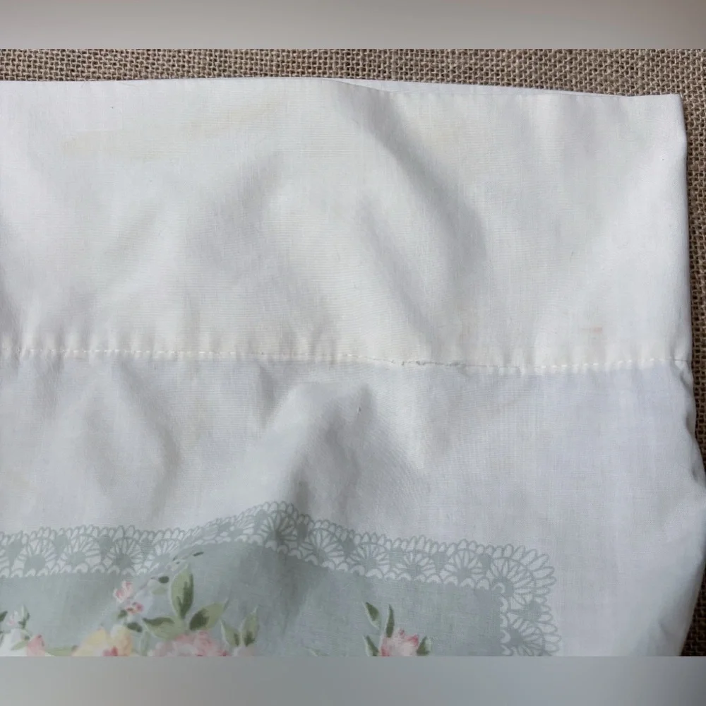 Vintage Pequot Country Floral Standard Pillowcase Cutter Fabric Romance AS IS